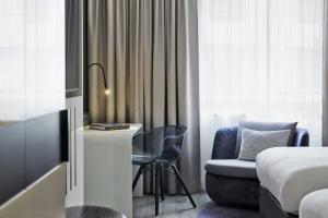 Letto o letti in una camera di Renaissance Vienna Schönbrunn Hotel