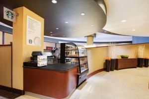 Příslušenství pro přípravu čaje a kávy v ubytování Courtyard by Marriott Oklahoma City Downtown