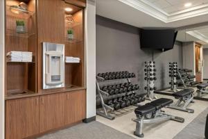a fitness room with a gym with tread machines at Courtyard Minneapolis St. Paul/Roseville in Roseville
