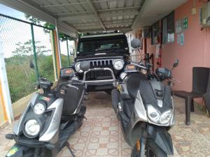 a motorcycle parked in a garage with a jeep at apartamento in La Loma