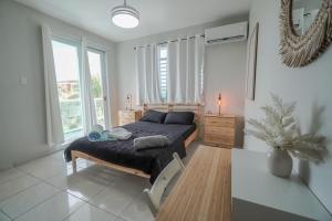 Posezení v ubytování Spacious and Modern Beach House With Pool + 11 fotografií