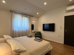 Μια τηλεόραση ή/και κέντρο ψυχαγωγίας στο Casa Mia