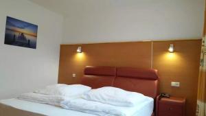 Postel nebo postele na pokoji v ubytování Hotel Adler