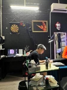 Επισκέπτες που μένουν στο DH Tattoo