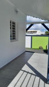 Balkoni atau teres di Appartement T3 COSY Wousiré