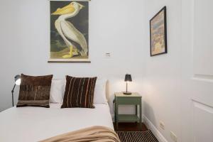 מיטה או מיטות בחדר ב-'Sunfields' Garden Hideaway between Beaches and CBD