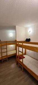 Postel nebo postele na pokoji v ubytování Appartement chaleureux, Gourette Pieds des pistes et GR10
