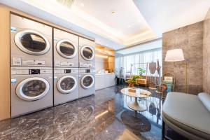 Η κουζίνα ή μικρή κουζίνα στο Atour Hotel Wuhan Wuchang Zhongnan Road