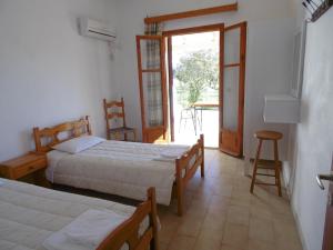 A bed or beds in a room at Apartments Elli - Nikos