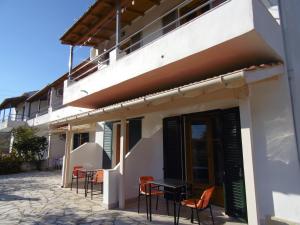 A balcony or terrace at Apartments Elli - Nikos