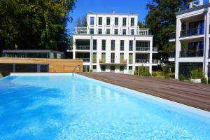 Πισίνα στο ή κοντά στο Ferienwohnung Strandlounge in den Parkvillen Binz