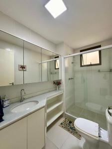 Ένα μπάνιο στο Loft com Praia e Lazer +30 φωτογραφίες