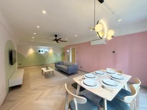 Posezení v ubytování 3R12Pax Fahrenheit88 C10-14 Opposite Pavilion KL Bukit Bintang Kaite Homestay