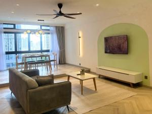 Posezení v ubytování 3R12Pax Fahrenheit88 C10-14 Opposite Pavilion KL Bukit Bintang Kaite Homestay