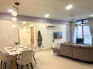Posezení v ubytování 3R12Pax Fahrenheit88 C10-14 Opposite Pavilion KL Bukit Bintang Kaite Homestay