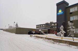 Days Inn by Wyndham Airdrie v zimě