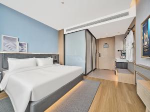 Ліжко або ліжка в номері Country Inn&Suites By Radisson, Xi'an Bell and Drum Tower Flagship