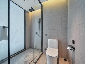 Ванна кімната в Country Inn&Suites By Radisson, Xi'an Bell and Drum Tower Flagship