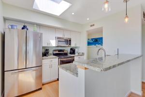 Gallery image of C307A Delightful Diversion Oceanfront Pool in Duck +30 photos