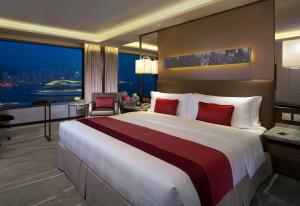 เตียงในห้องที่ InterContinental Grand Stanford Hong Kong by IHG