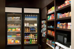Supermarket nebo jiné obchody v  hotelu nebo okolí