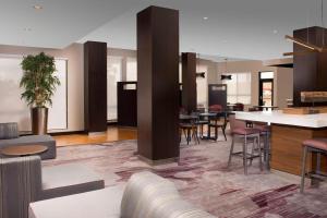 Posezení v ubytování Courtyard by Marriott Lufkin