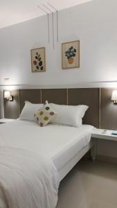 Postel nebo postele na pokoji v ubytování Pine Beach House Alleppey