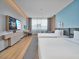 Ліжко або ліжка в номері Country Inn&Suites By Radisson, Xi'an Bell and Drum Tower Flagship