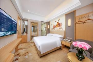 Televiisor ja/või meelelahutuskeskus majutusasutuses Vienna Hotel Xi'an Hancheng Lake Old City
