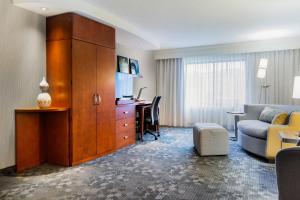 Posezení v ubytování Courtyard by Marriott Denton