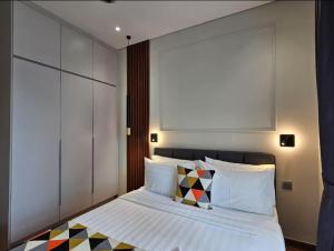 Ένα ή περισσότερα κρεβάτια σε δωμάτιο στο Premium Living Sky Suites - Twin Towers KLCC 2-min walk