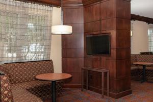TV a/nebo společenská místnost v ubytování Courtyard by Marriott Odessa