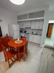 a kitchen and dining room with a table and chairs at Villa Playa in Novo Sancti Petri +7 photos