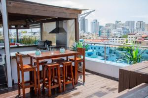 Balkón nebo terasa v ubytování 8bdr Penthouse With Private Rooftop Jacuzzi