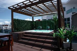 Balkón nebo terasa v ubytování 8bdr Penthouse With Private Rooftop Jacuzzi