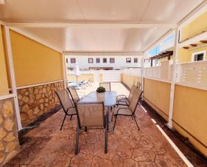 Posedenie v ubytovaní Villa with pool for 10 people in Lo Marab, Ciudad Quesada, Rojales,