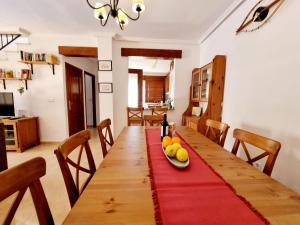 Posedenie v ubytovaní Villa with pool for 10 people in Lo Marab, Ciudad Quesada, Rojales,
