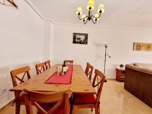 Posedenie v ubytovaní Villa with pool for 10 people in Lo Marab, Ciudad Quesada, Rojales,