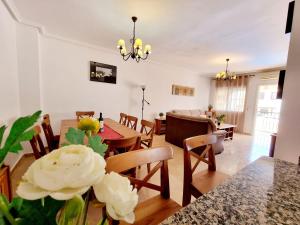Posedenie v ubytovaní Villa with pool for 10 people in Lo Marab, Ciudad Quesada, Rojales,