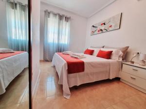 Posteľ alebo postele v izbe v ubytovaní Villa with pool for 10 people in Lo Marab, Ciudad Quesada, Rojales,