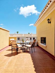 Balkón alebo terasa v ubytovaní Villa with pool for 10 people in Lo Marab, Ciudad Quesada, Rojales,