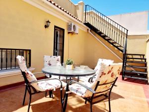 Balkón alebo terasa v ubytovaní Villa with pool for 10 people in Lo Marab, Ciudad Quesada, Rojales,