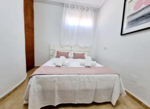 Posteľ alebo postele v izbe v ubytovaní Villa with pool for 10 people in Lo Marab, Ciudad Quesada, Rojales,