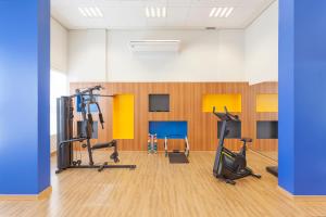 a gym with treadmills and exercise equipment in a room at Tulip Inn Sete Lagoas in Sete Lagoas