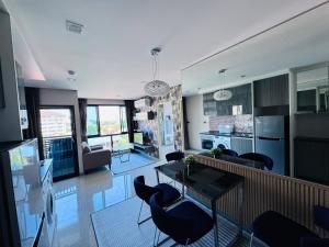 a kitchen and living room with a table and chairs at The private Paradise Two-bedroom condo Only women, shared accommodation in North Pattaya