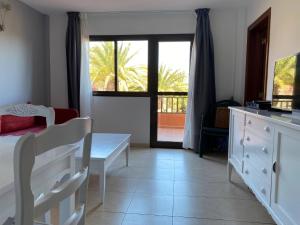 Posedenie v ubytovaní Oasis Royal 2 Dormitorios Piscinasfibra Optica
