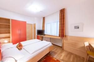 Postel nebo postele na pokoji v ubytování Hotel Figl ***S