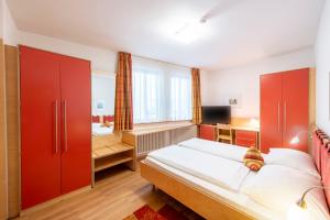 Postel nebo postele na pokoji v ubytování Hotel Figl ***S