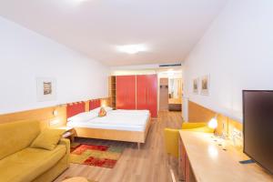 Postel nebo postele na pokoji v ubytování Hotel Figl ***S