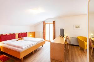Postel nebo postele na pokoji v ubytování Hotel Figl ***S